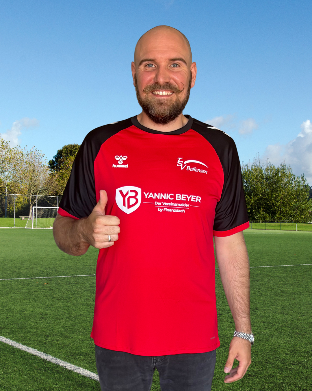 Yannic Beyer im roten Vereinstrikot